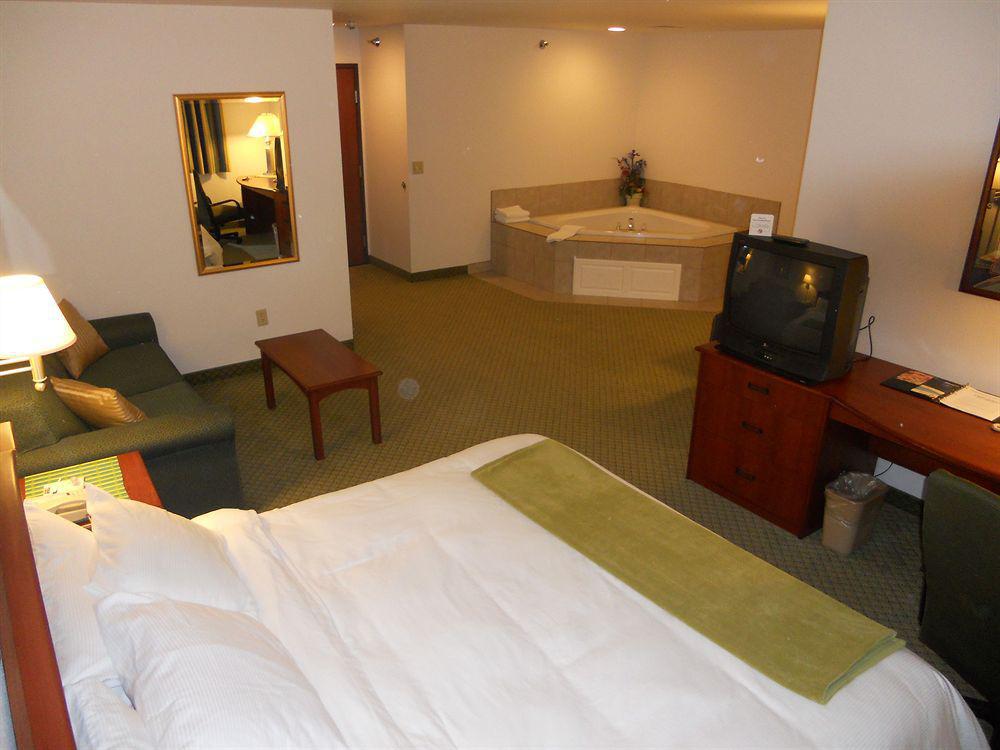 Crossings By Grandstay Inn & Suites Becker Екстериор снимка