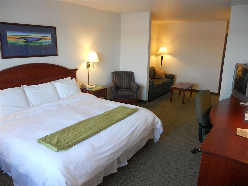Crossings By Grandstay Inn & Suites Becker Екстериор снимка