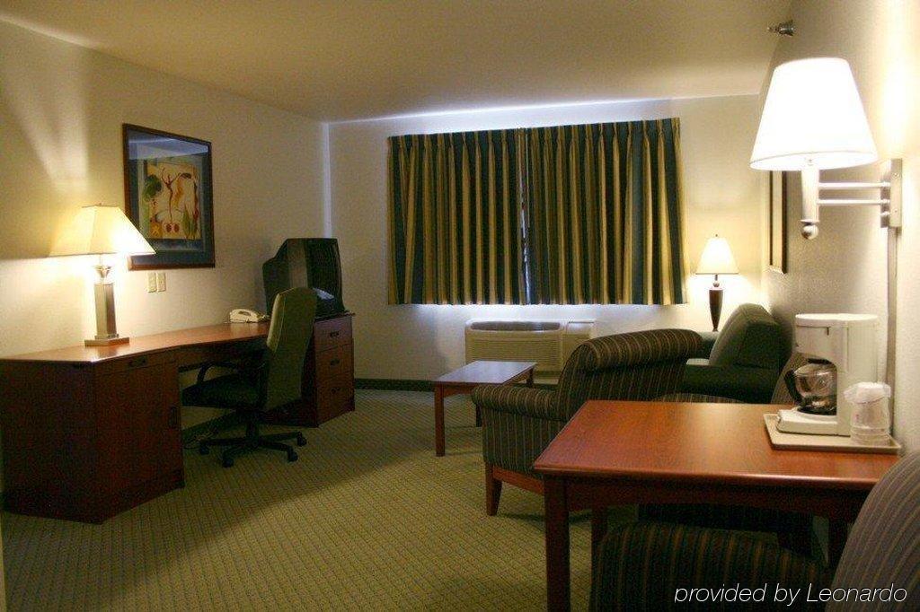 Crossings By Grandstay Inn & Suites Becker Стая снимка