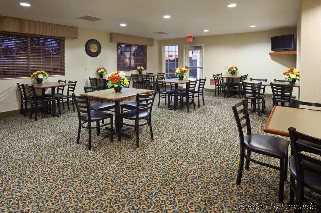 Crossings By Grandstay Inn & Suites Becker Екстериор снимка